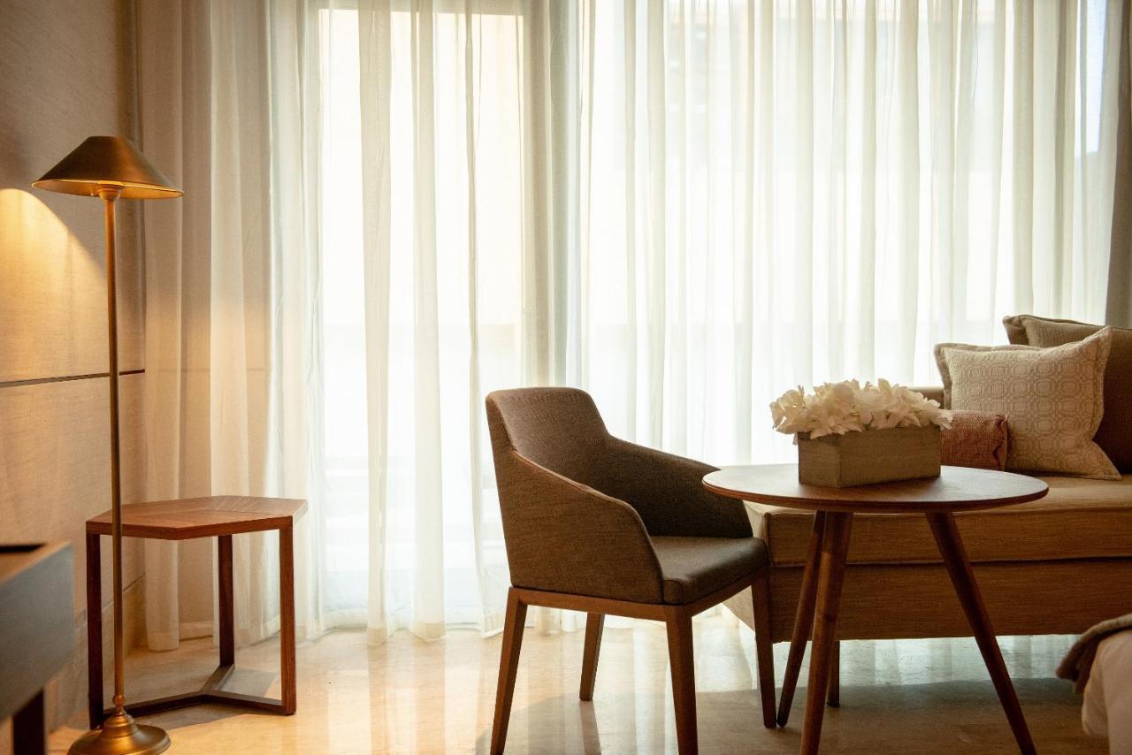 Shirvan Hotel City Yard Dschidda Exterior foto A living room with a floor lamp