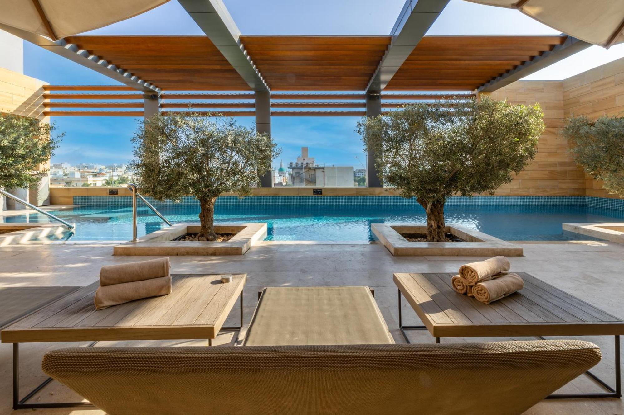 Shirvan Hotel City Yard Dschidda Exterior foto The pool at the hotel