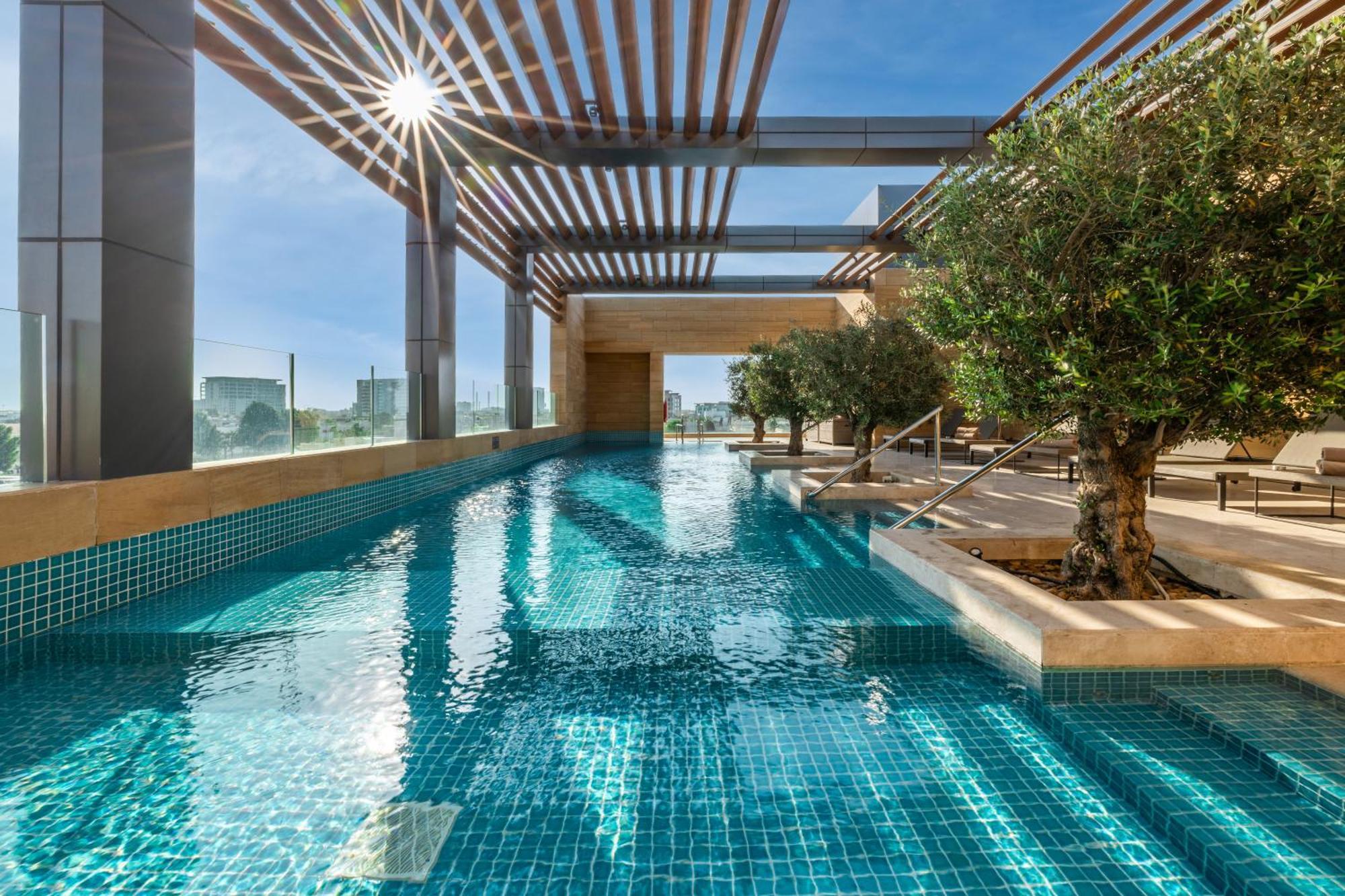 Shirvan Hotel City Yard Dschidda Exterior foto The swimming pool at the top of the building