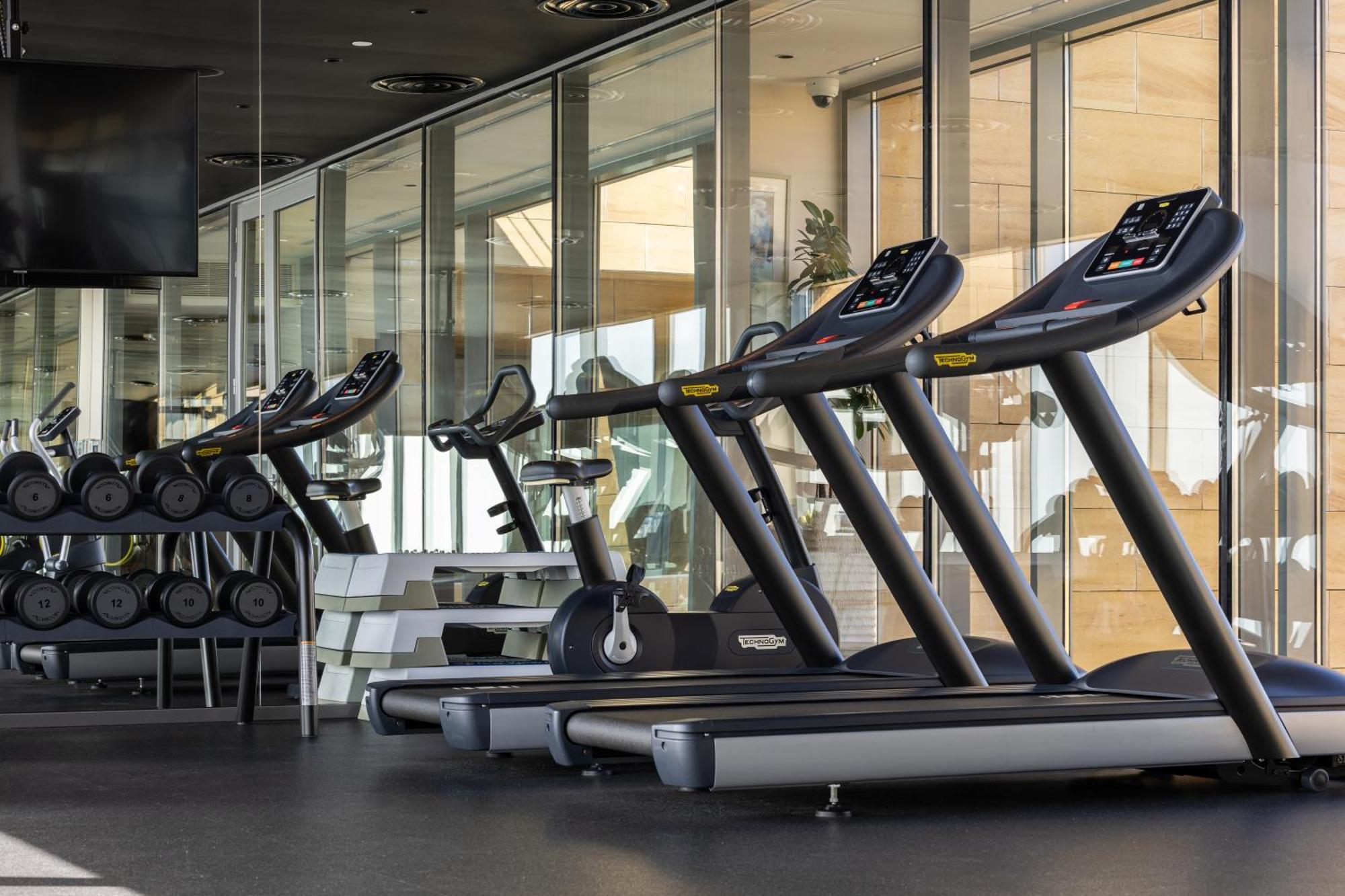 Shirvan Hotel City Yard Dschidda Exterior foto Treadmills in a gym